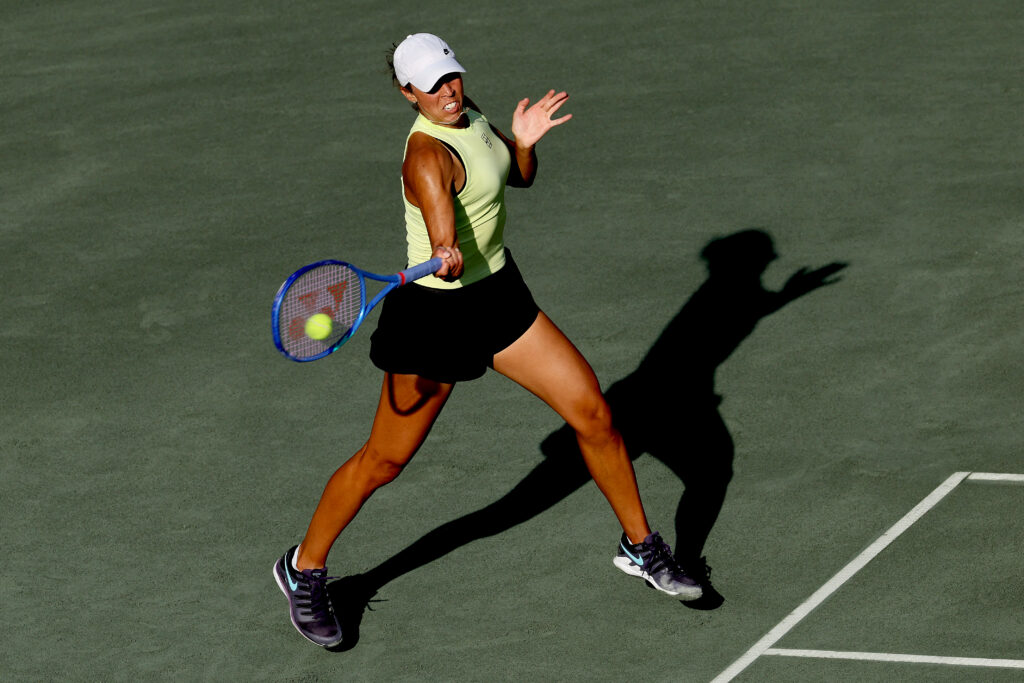 Madison Keys hits a forehand at the 2026 Charleston Open.