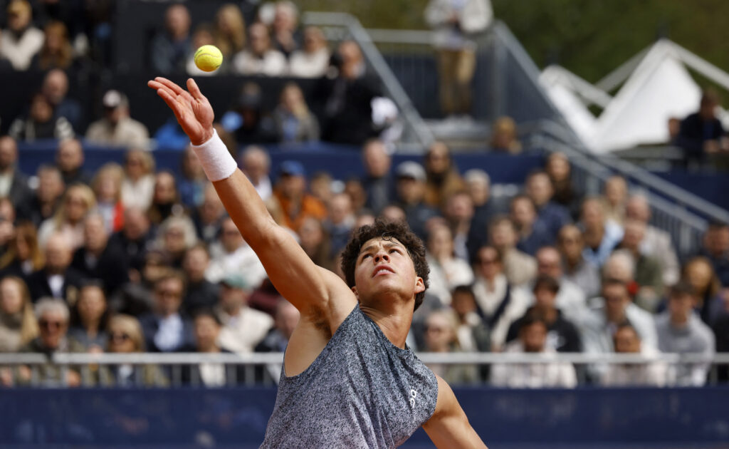 Ben Shelton serves in Munich.