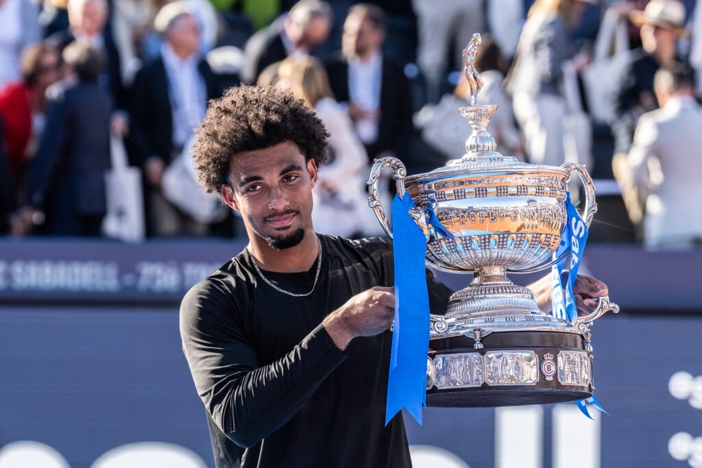 Arthur Fils poses with the Barcelona Open trophy after beating Andrey Rublev in the final.