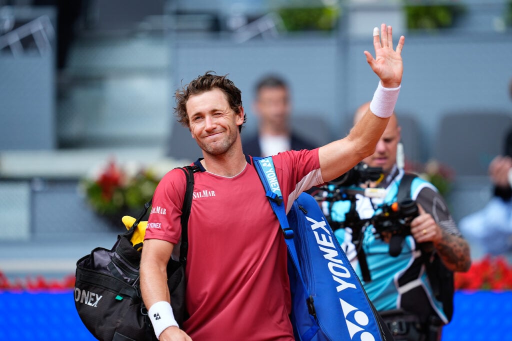 Casper Ruud waves to the Madrid Open crowd.