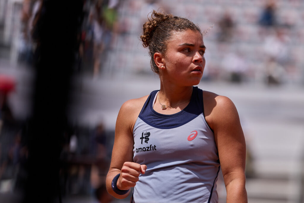 Jasmine Paolini looks on in Rome.