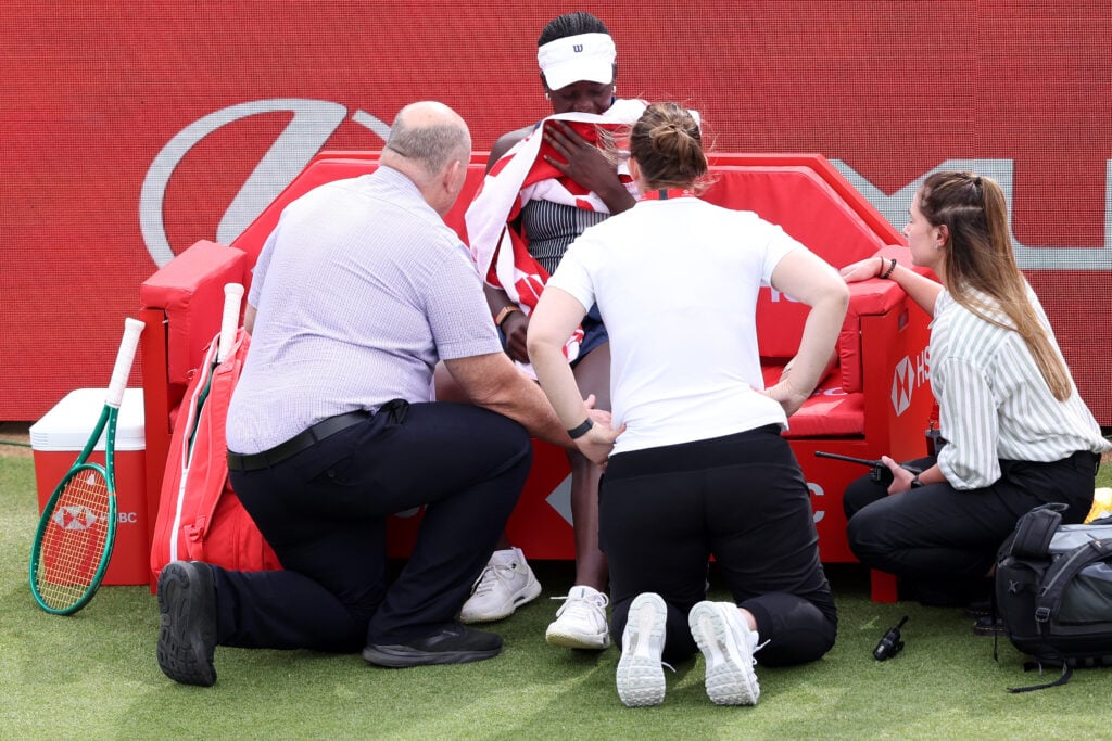 Victoria Mboko receives medical treatment at Queen’s 2026