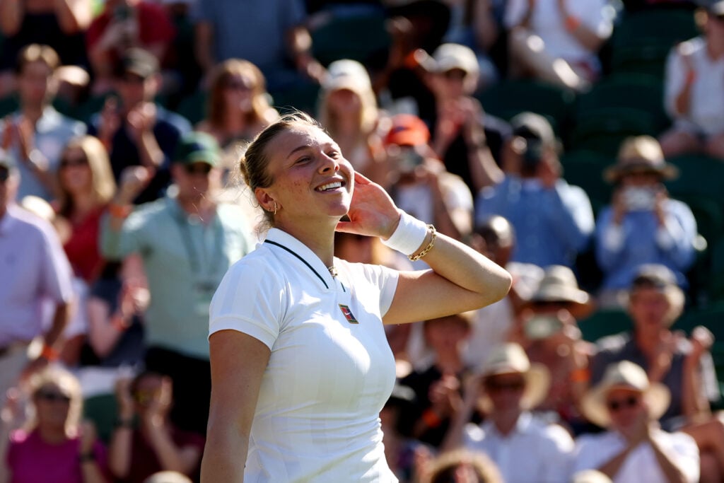 Amanda Anisimova celebrates.