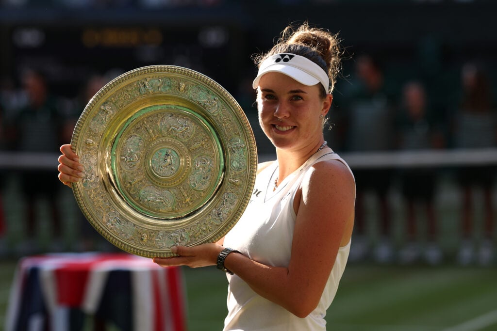 Linda Noskova holds the Wimbledon title.